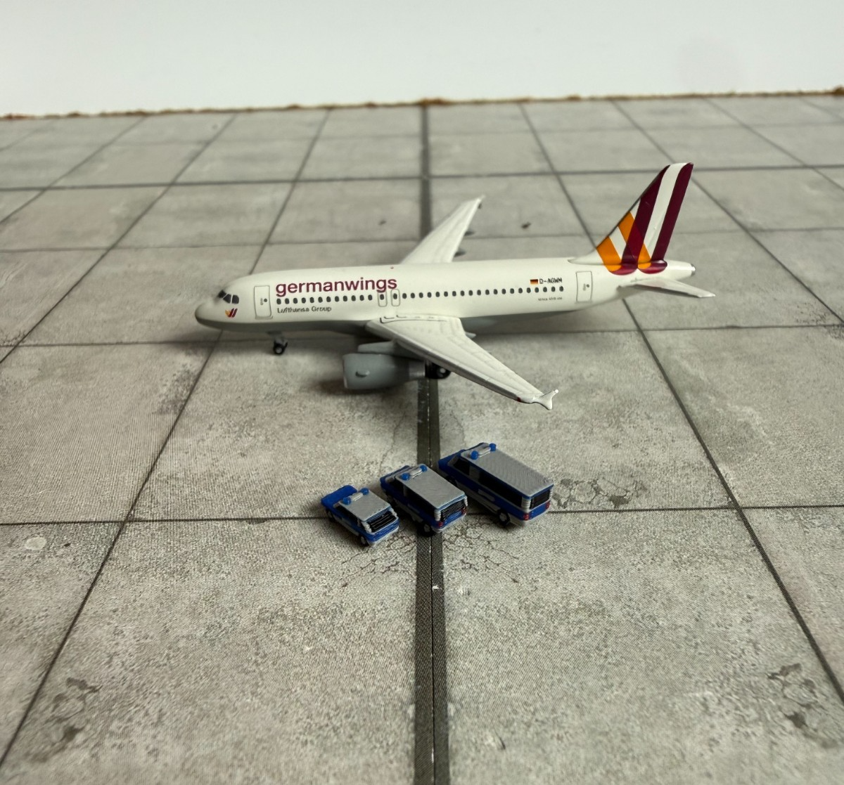 für Herpa Wings 1:500 /  1:400 10x Polizei Autos Police Cars GSE  / Airport