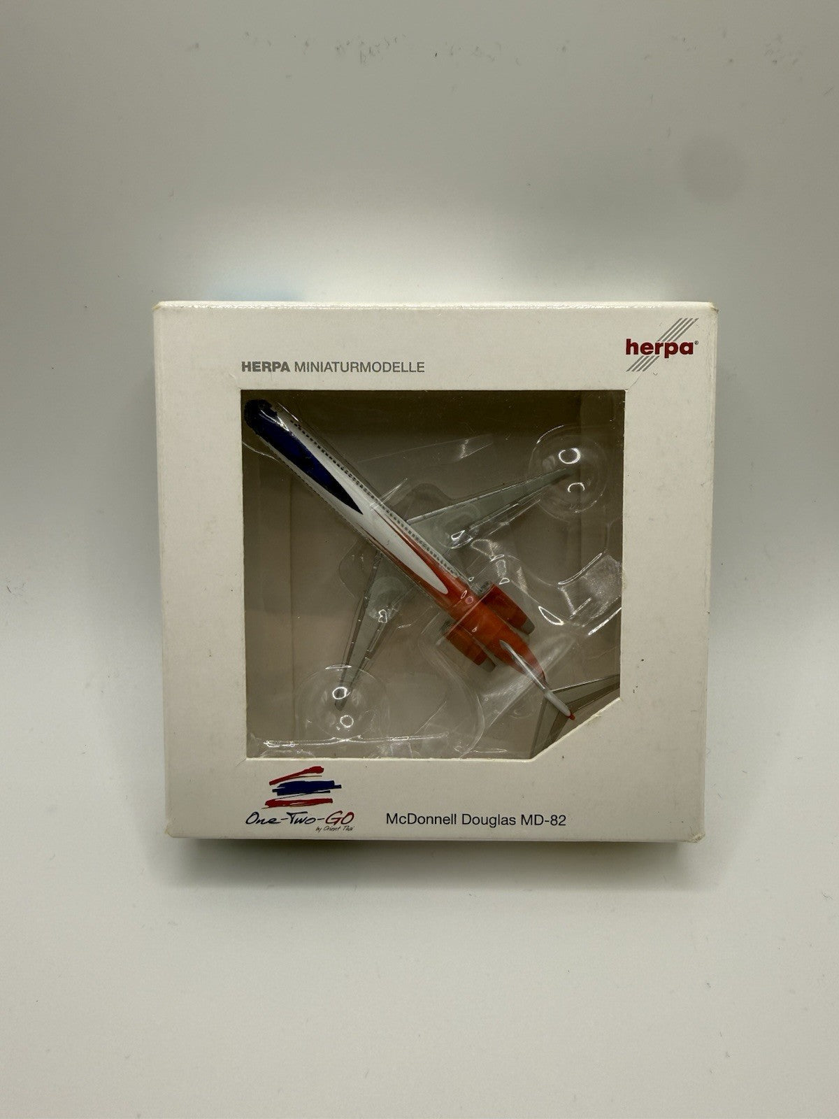 Herpa Wings 1:500 One-Two-Go Airlines MD-82
