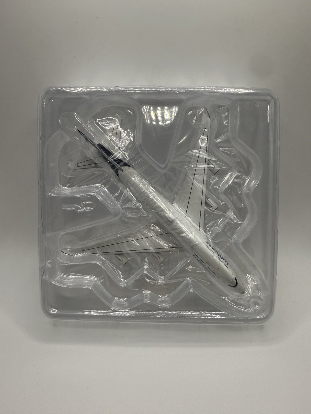 Herpa Wings 1:500 Lufthansa 747-400 D-ABVM Kiel