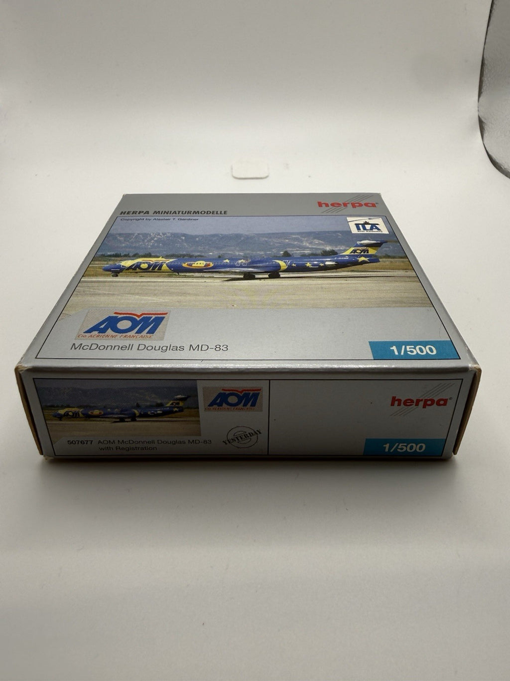 Herpa Wings 1:500 AOM MD-83