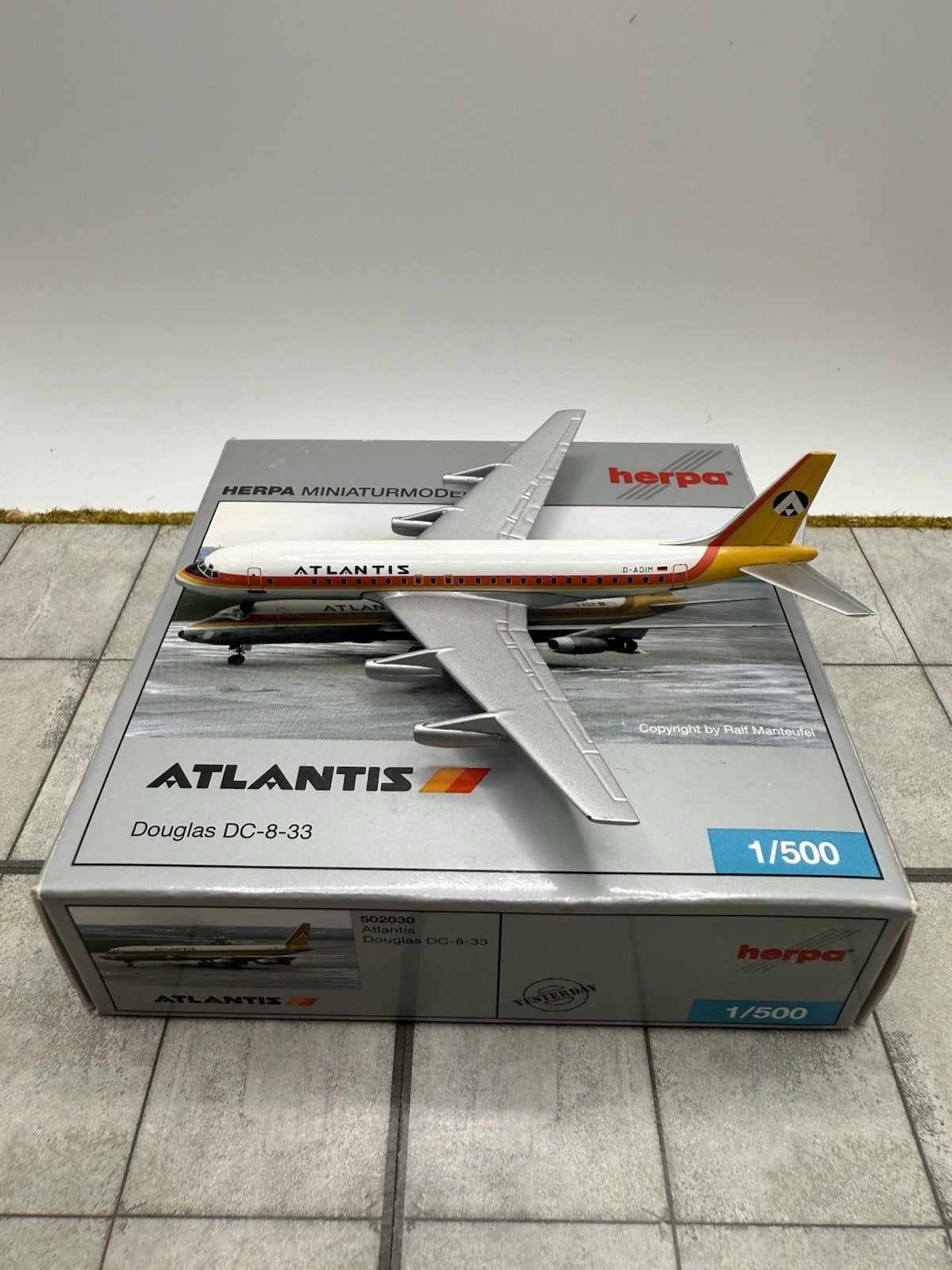Herpa Wings 1:500 Atlantis DC-8