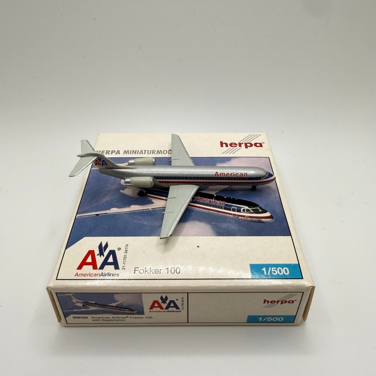 Herpa Wings 1:500 American Airlines Fokker 100