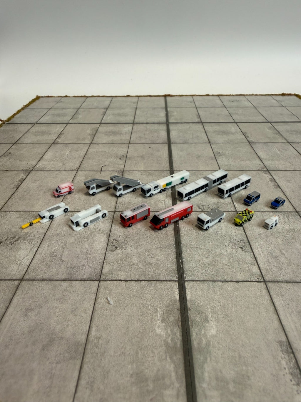 für Herpa Wings 1:500 / 1:400 GSE Set  Fahrzeuge Vehicles / Airport Accessoires