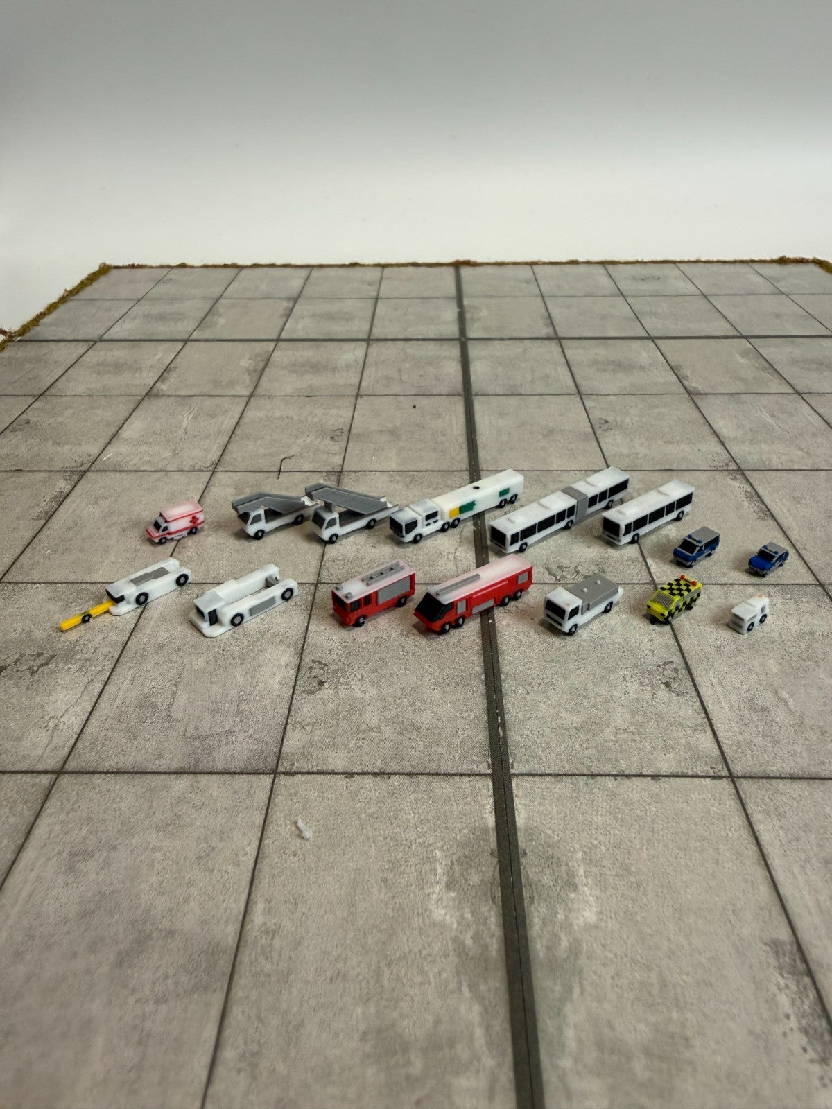 für Herpa Wings 1:500 / 1:400 GSE Set  Fahrzeuge Vehicles / Airport Accessoires