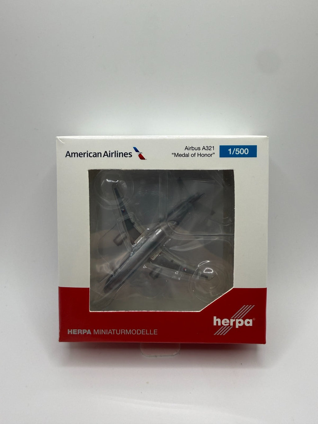 Herpa Wings 1:500 American Airlines A321 Medal of Honor