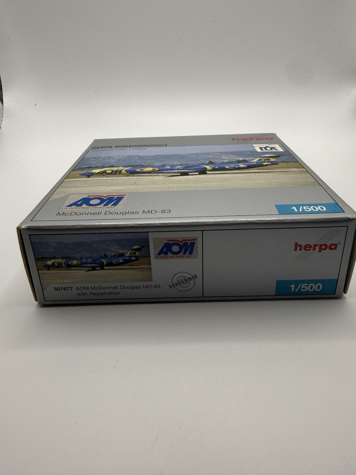 Herpa Wings 1:500 AOM MD-83