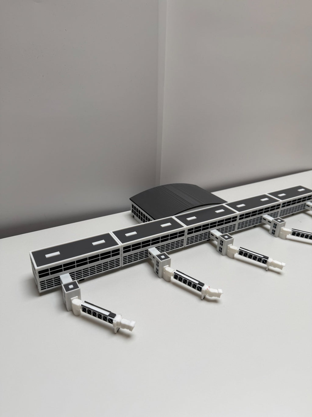 für Herpa Wings 1:500 Terminal Flughafen Airport with Jet bridges Set