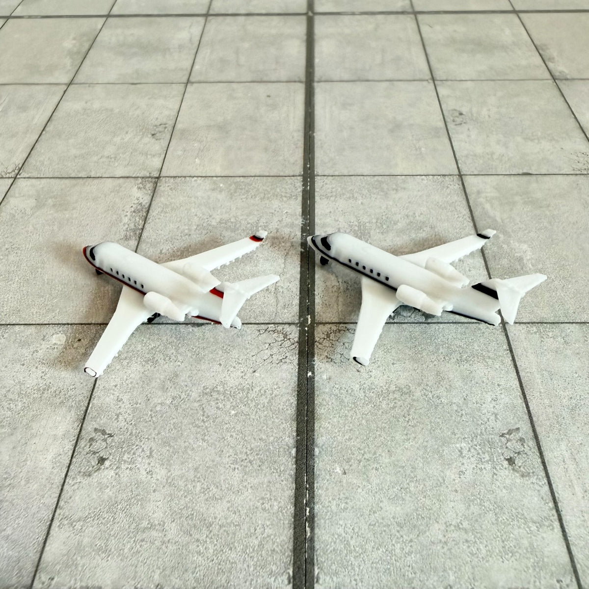für Herpa 1:500 / 1:400  2x Bombardier Challenger 600 Private Jet Business PJ