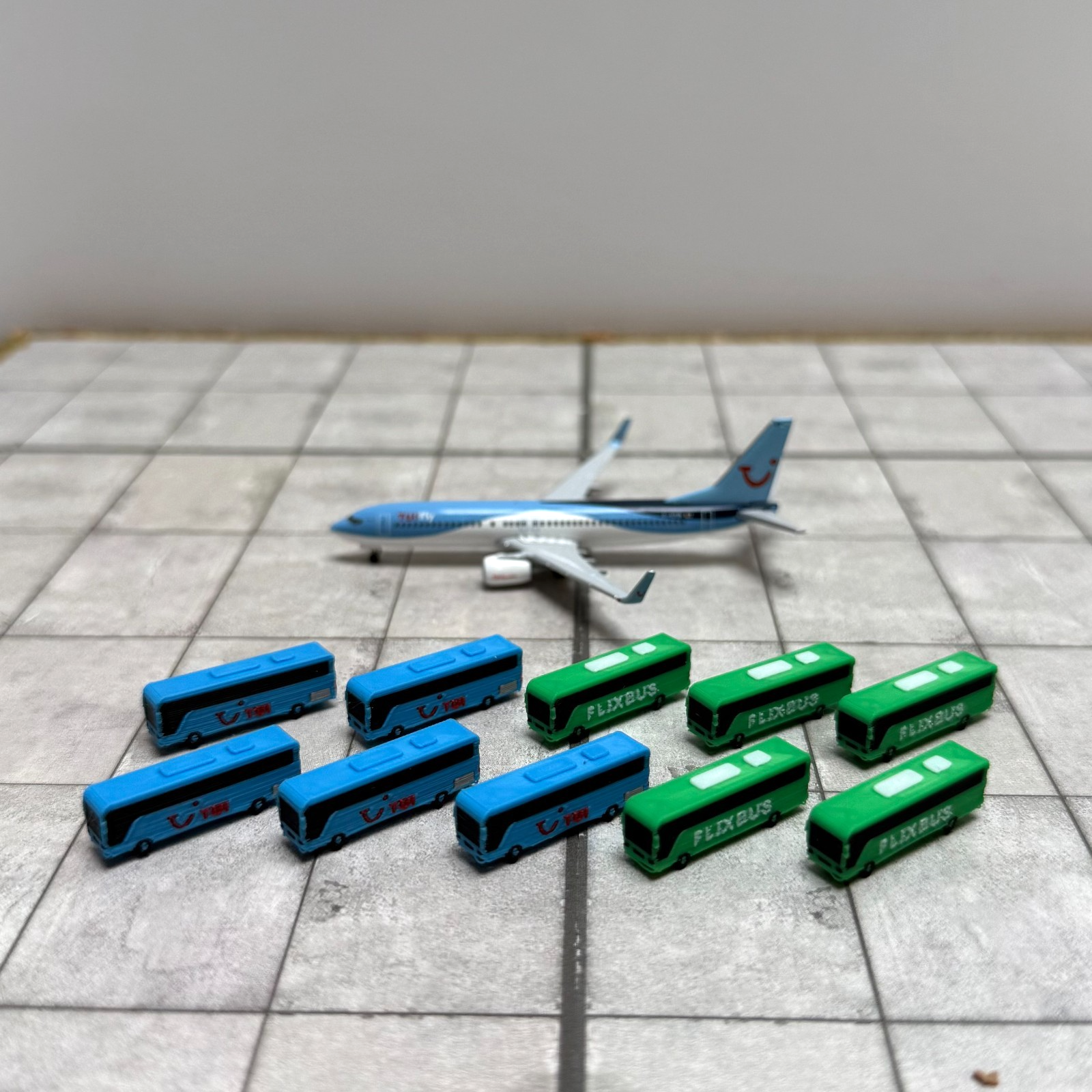 für Herpa Wings 1:500 / 1:400  10x Reisebus Coaches Holiday  GSE
