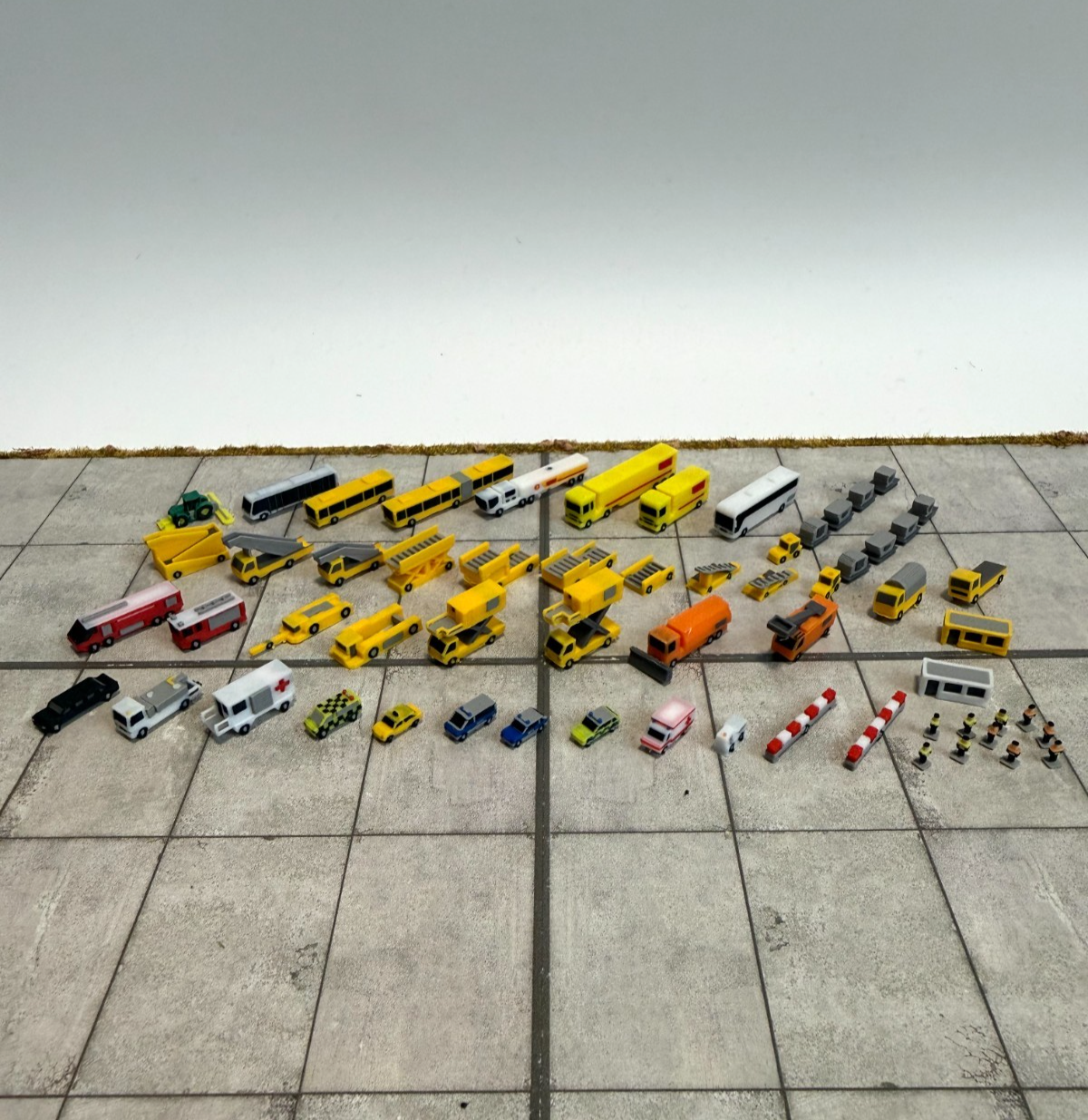 für Herpa Wings 1:500 / 1:400 GSE Set  Fahrzeuge Vehicles / Airport Accessoires