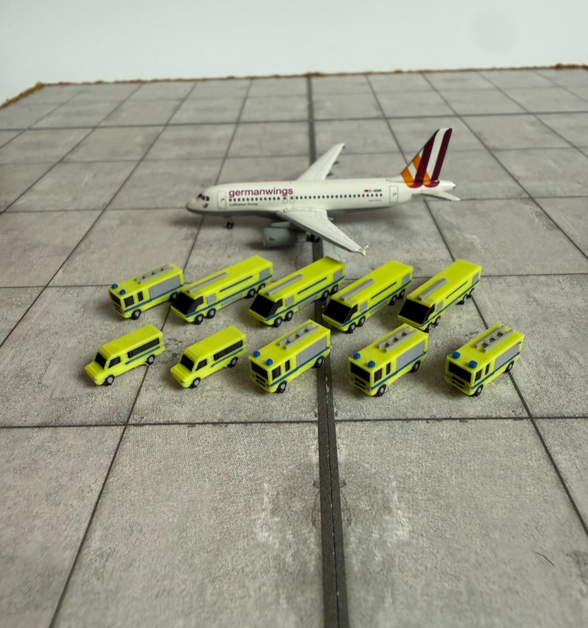 für Herpa Wings 1:500 / 1:400 10x Feuerwehr Auto Fire brigade GSE  / Airport