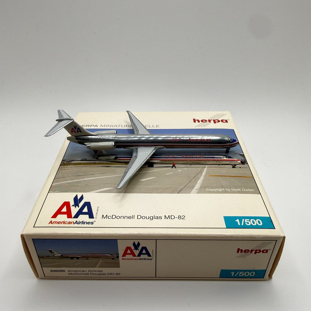 Herpa Wings 1:500 American Airlines MD-82