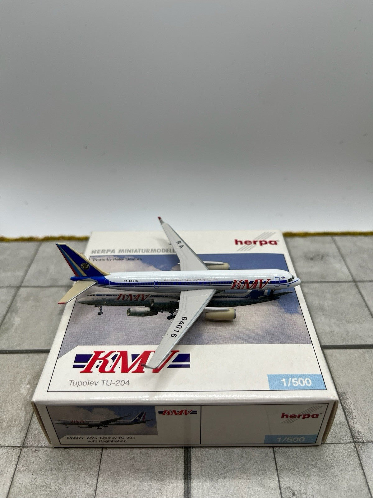 Herpa Wings 1:500 KMV Tu-204