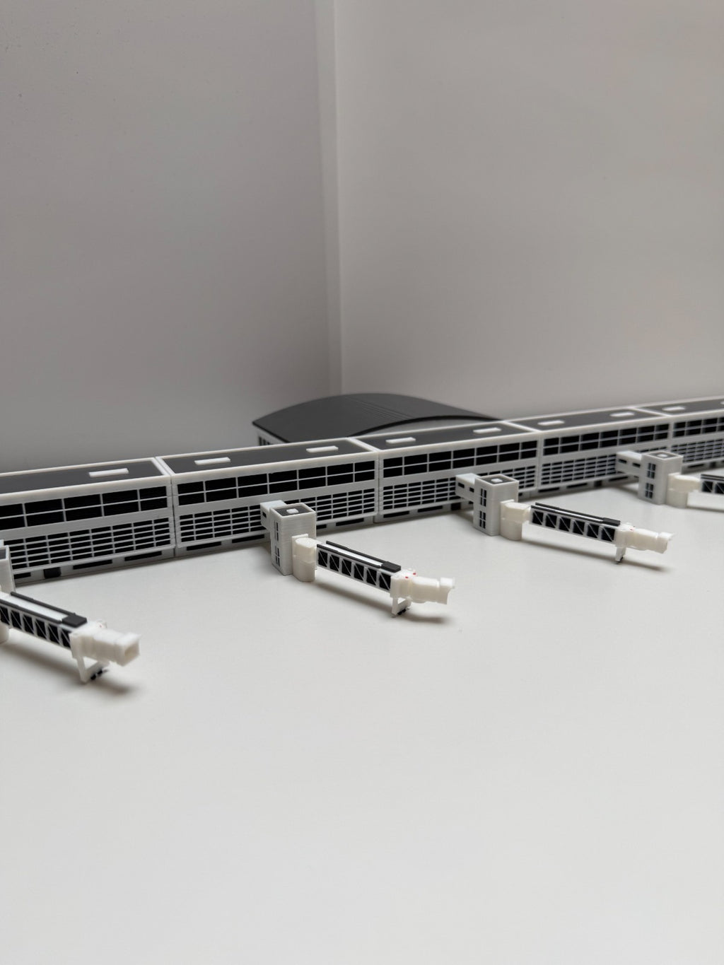 für Herpa Wings 1:500 Terminal Flughafen Airport with Jet bridges Set