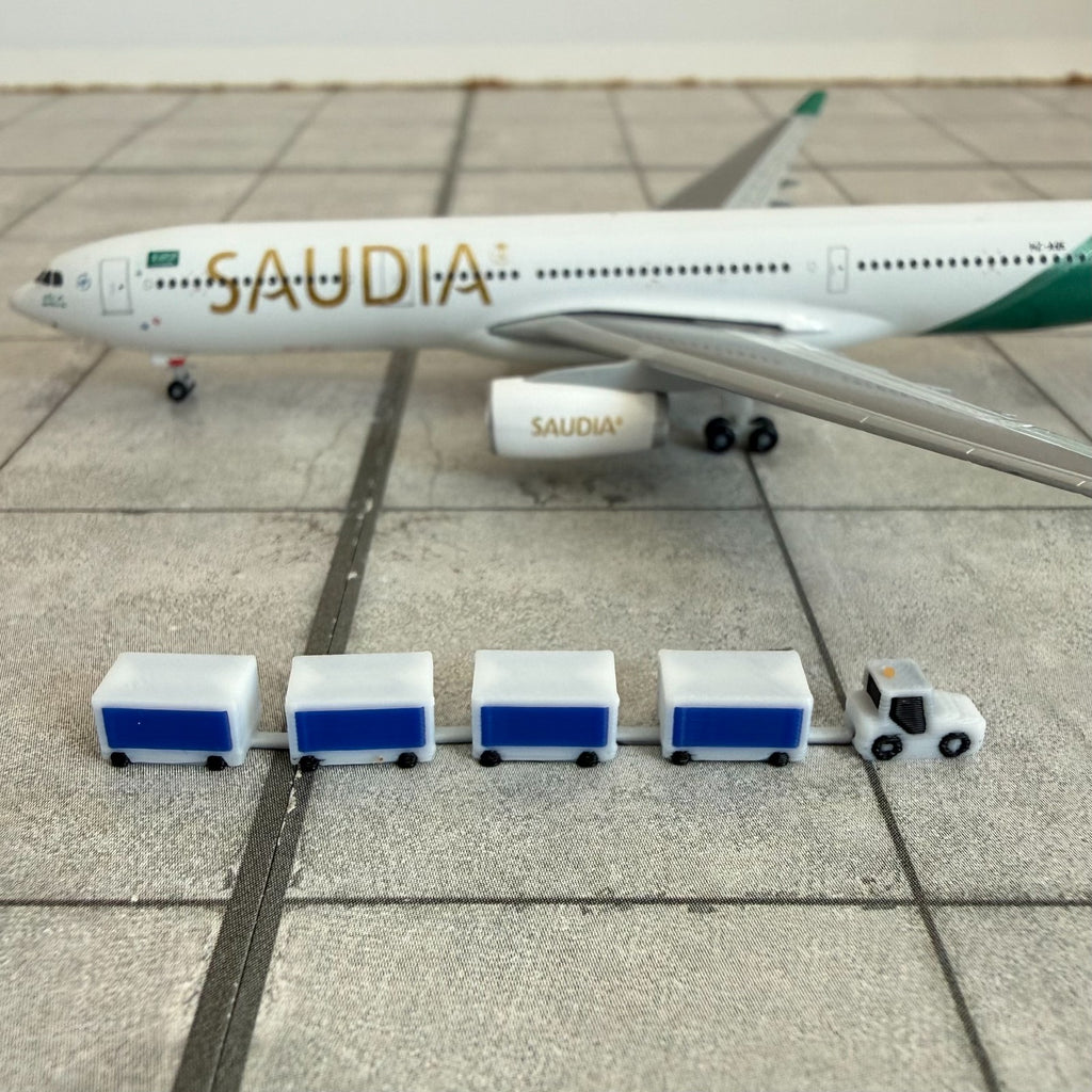 für Herpa Wings 1:500 / 1:400 5x Baggage Tug & Cart U.S. V2 Gepäckwagen Trolleys
