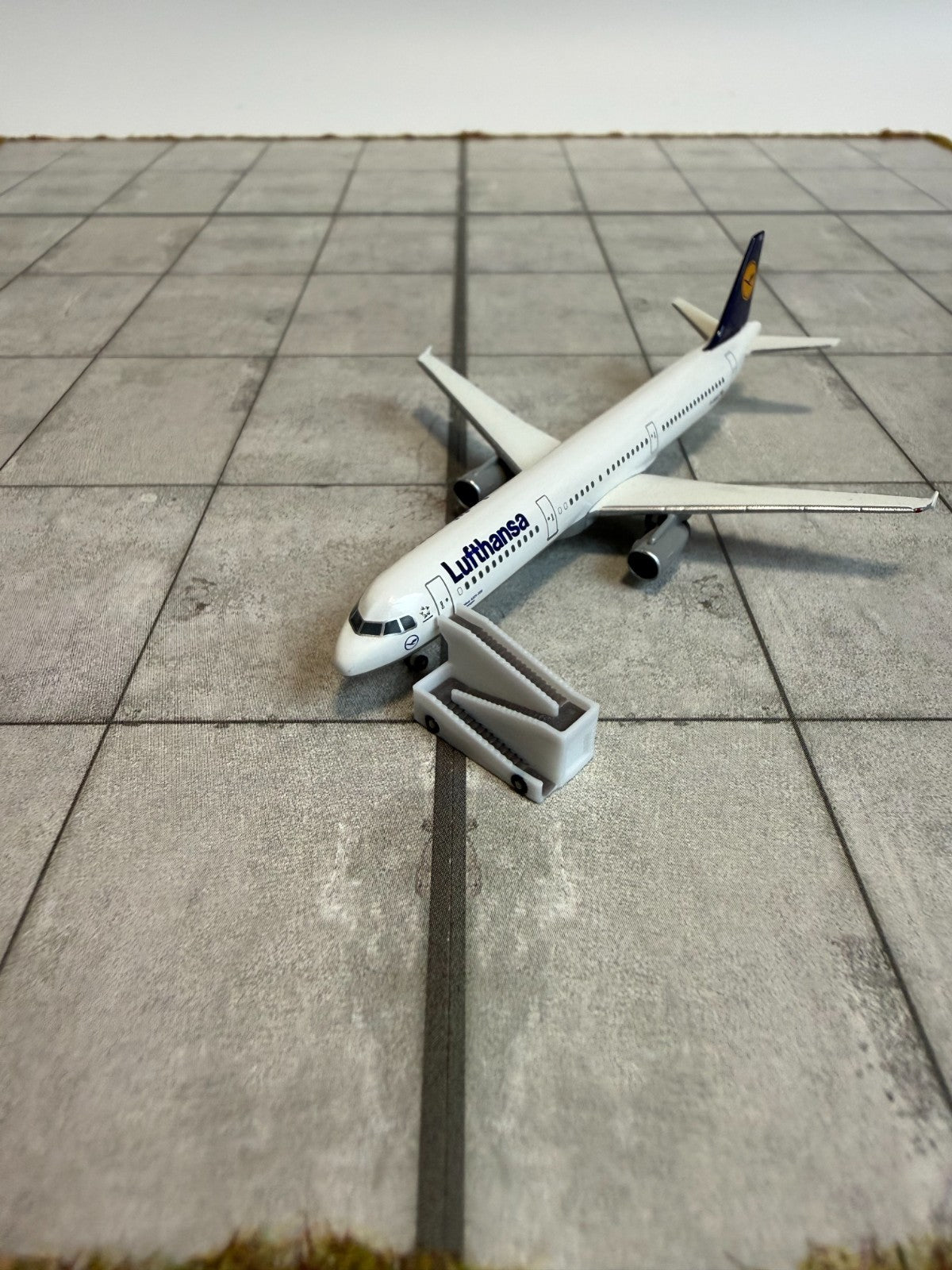 für Herpa Wings 1:500 / 1:400 10x Fluggasttreppen Stairs  GSE / Airport