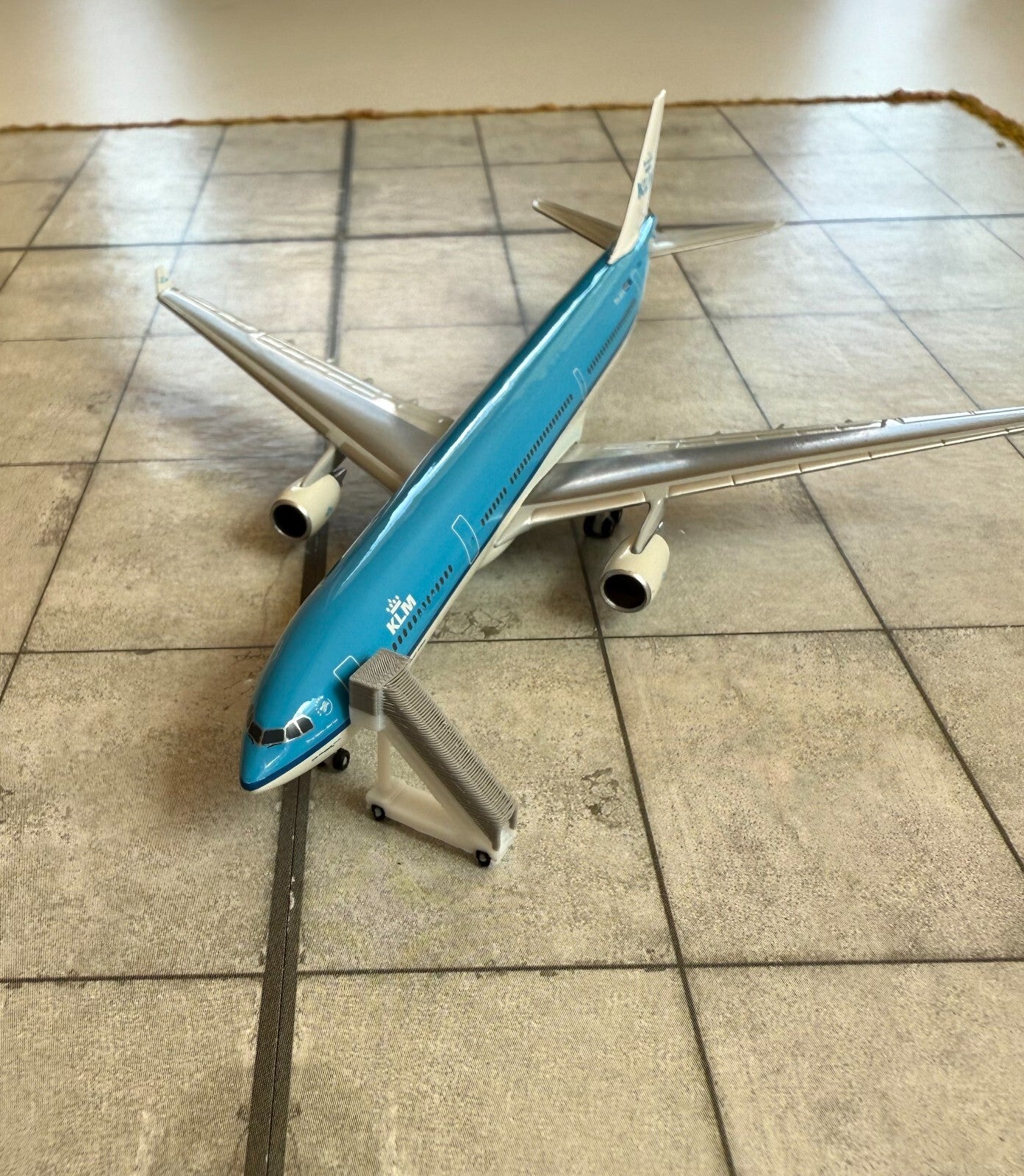 für Herpa Wings 1:500 / 1:400 10x Fluggasttreppen Dach Stairs GSE / Airport