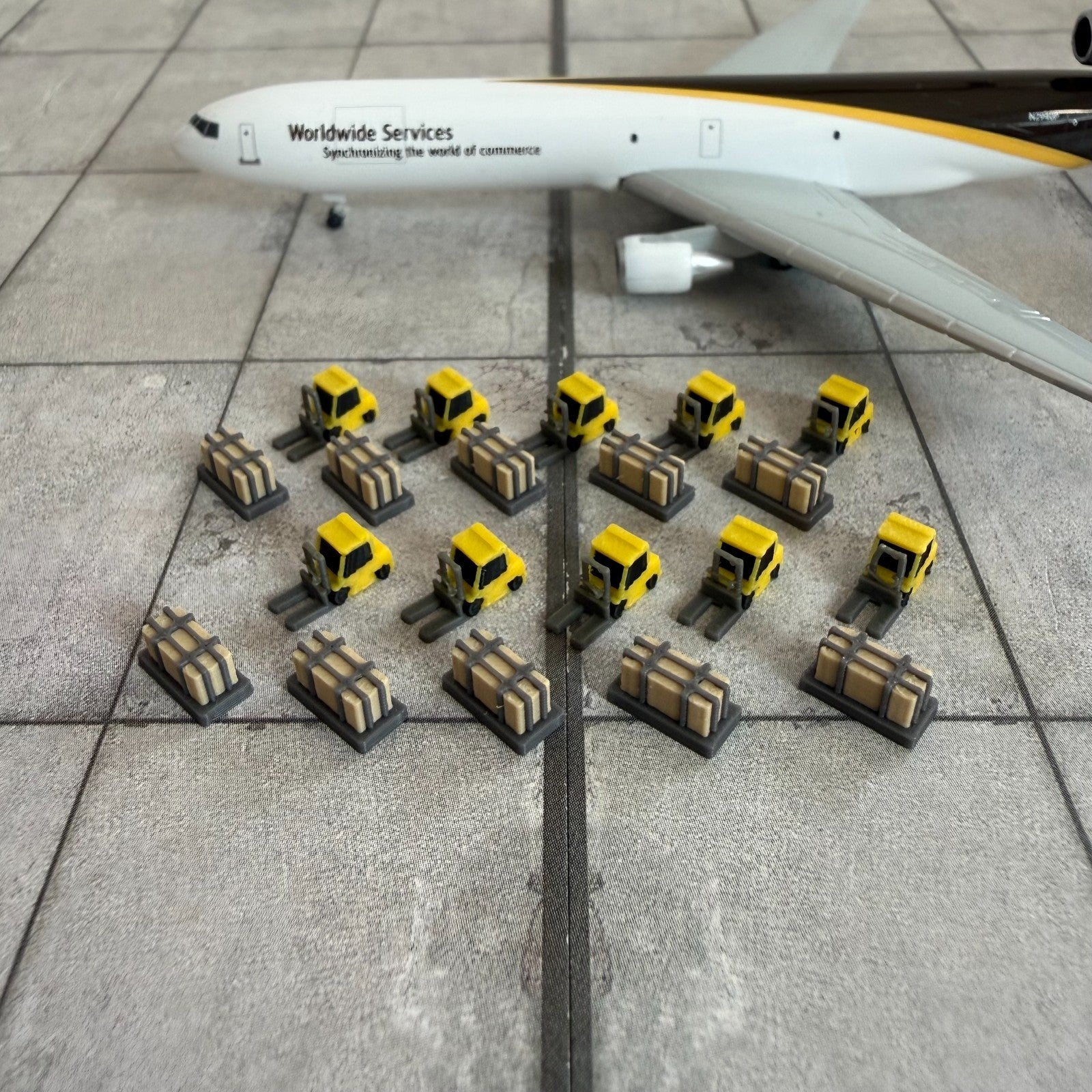für Herpa Wings 1:500 / 1:400 10x Gabelstapler mit Paletten Forklifts GSE