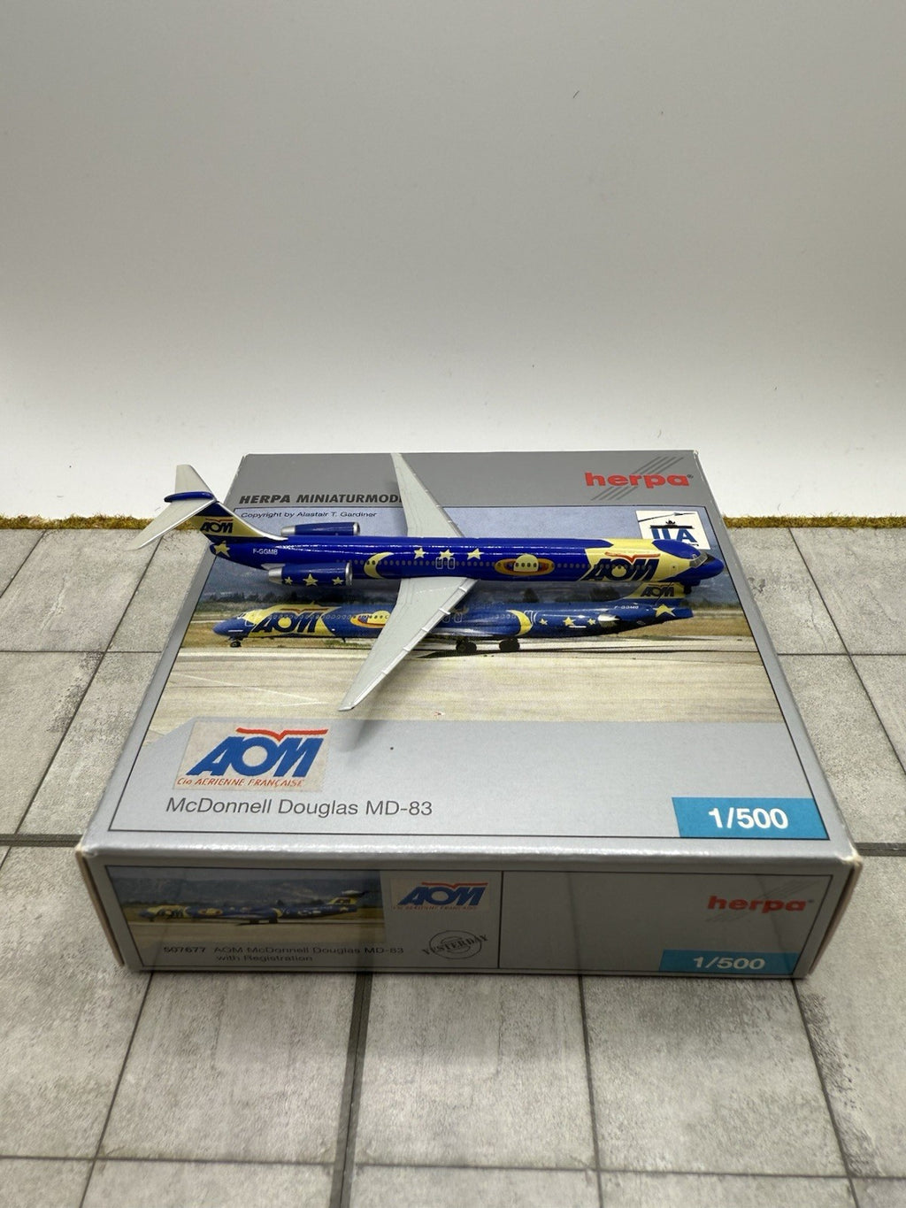 Herpa Wings 1:500 AOM MD-83