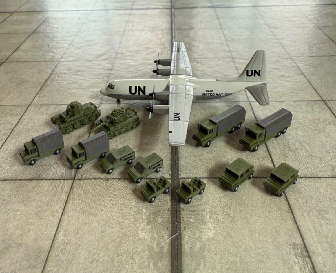 für Herpa Wings 1:500 /  1:400 12x Military vehicles Militär SWAT GSE / Airport