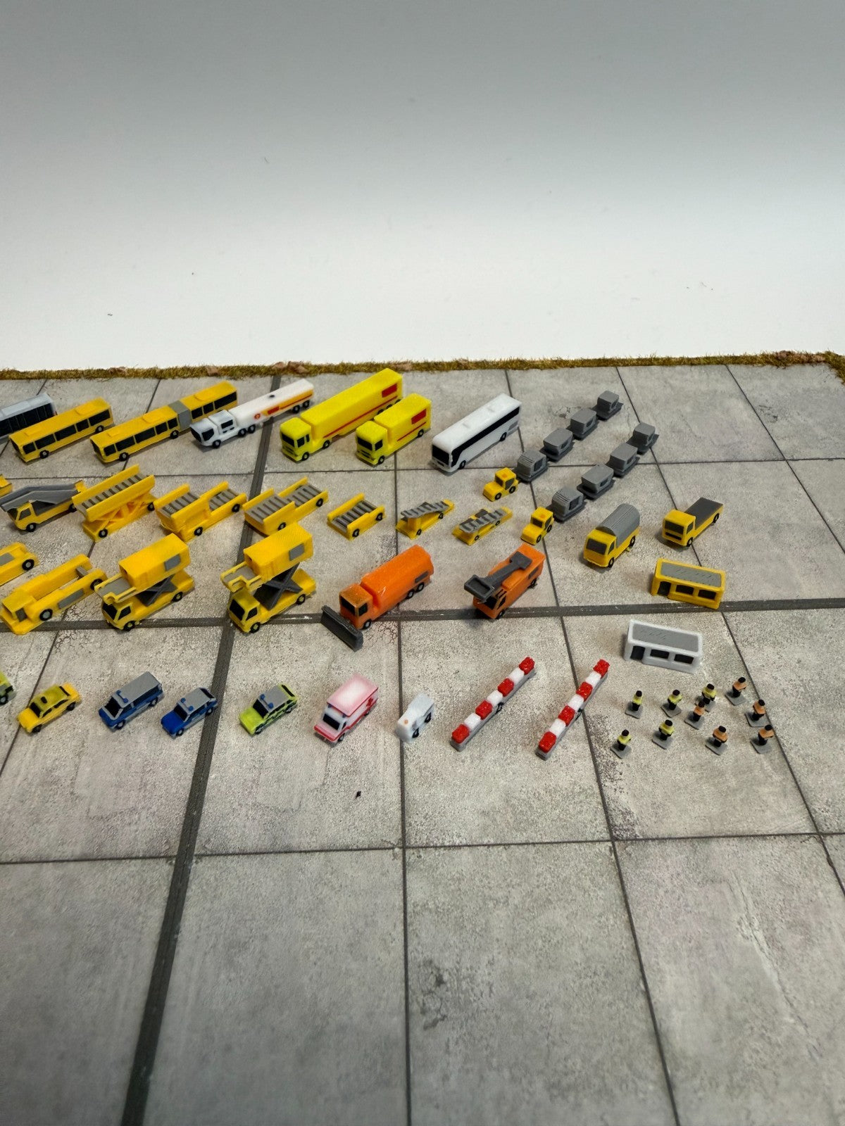 für Herpa Wings 1:500 / 1:400 GSE Set  Fahrzeuge Vehicles / Airport Accessoires