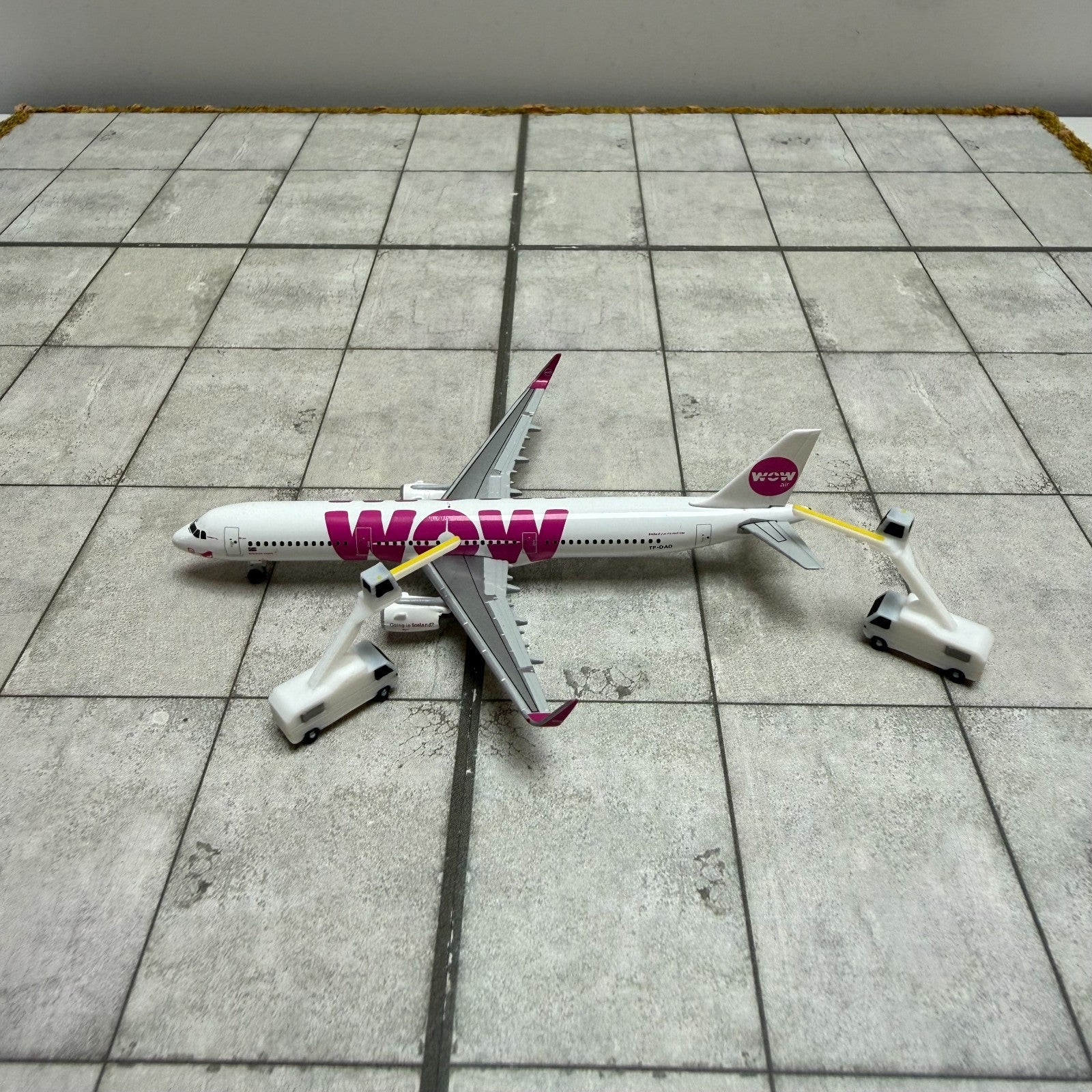 für Herpa Wings 1:500 / 1:400  10x Enteiser De-icing vehicles GSE