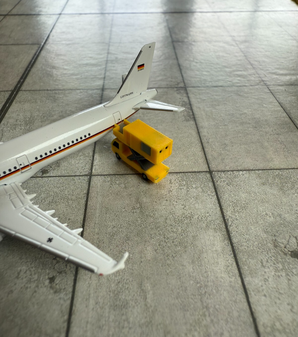 für Herpa Wings 1:500 / 1:400 10x Catering vehicles  GSE / Airport Accessoires