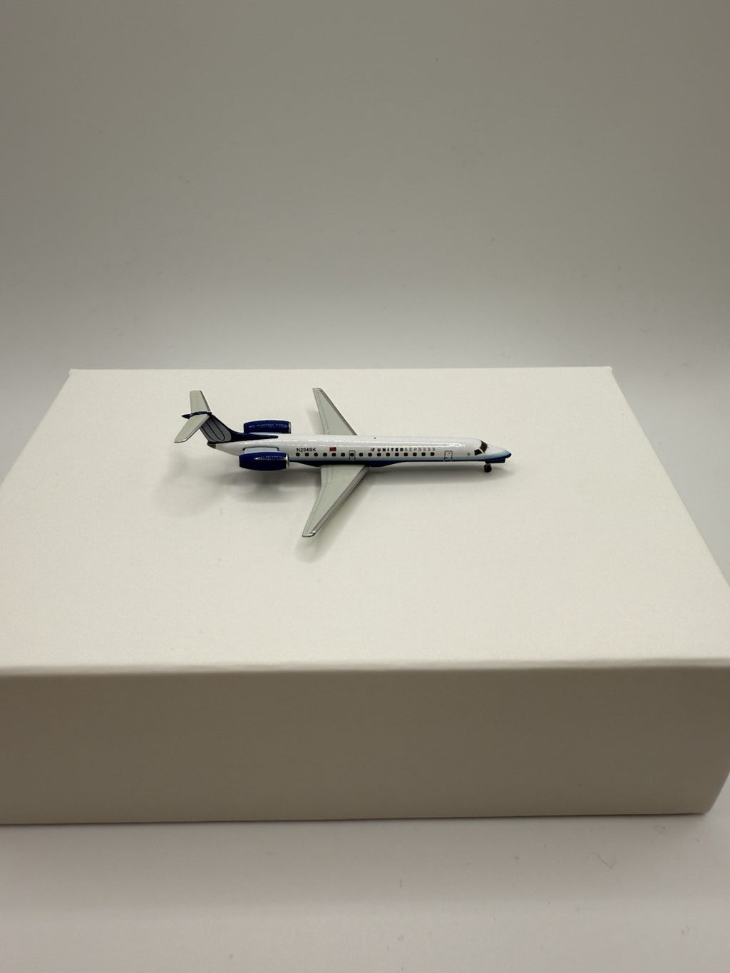 Herpa Wings 1:500 United Express ERJ-145