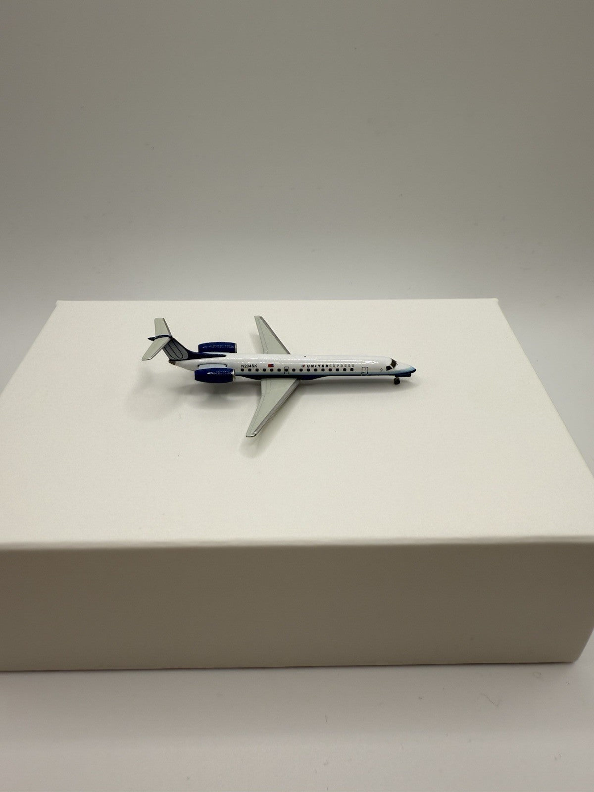 Herpa Wings 1:500 United Express ERJ-145